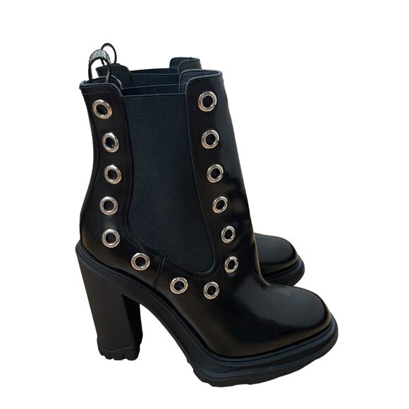 Alexander McQueen Women's Tread Grommet
Embellished Black Heel Boot Size 39.5 - Picture 3 of 16